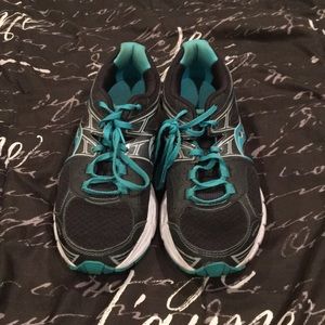 Saucony Barely Used Black and Teal Sneakers